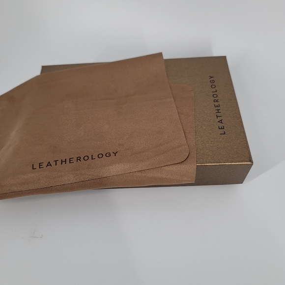 Leatherology NEW Black Onyx Zipper Pouch with Box and Dustbag - Picture 2 of 6